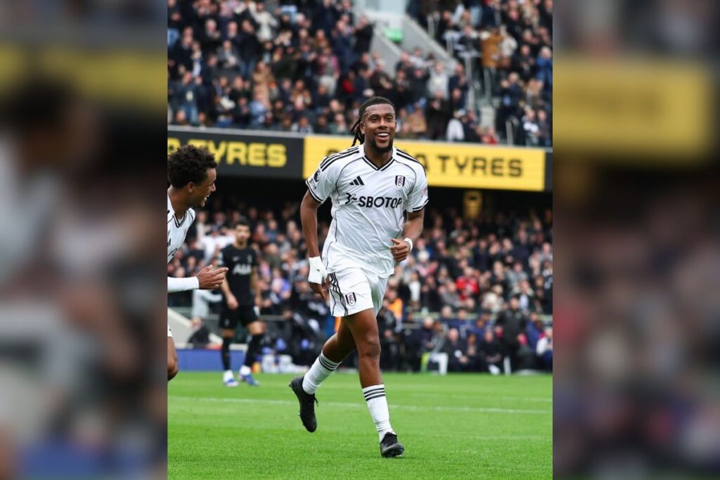 Alex Iwobi in action for Fulham.