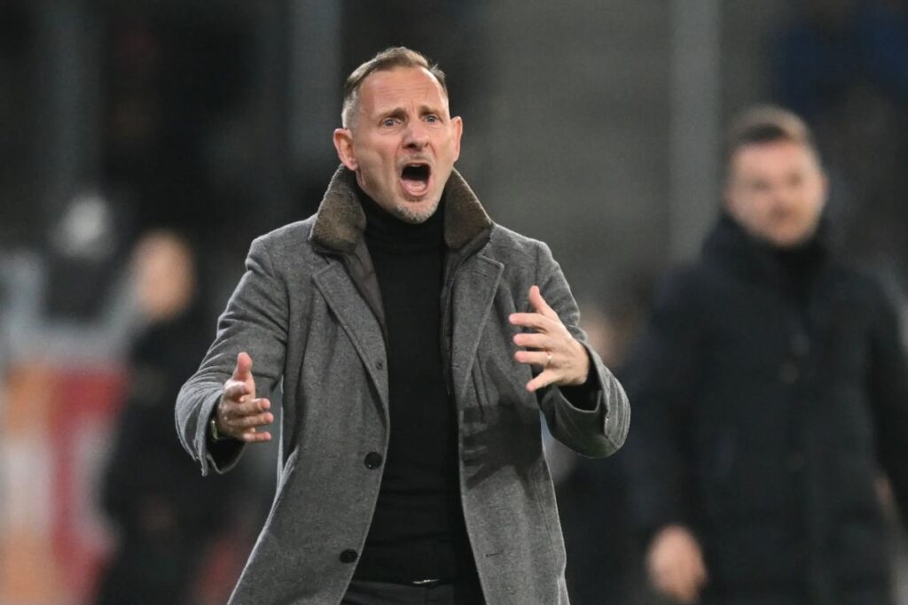 Thun's head coach Mario Rustinelli in action on the sidelines.