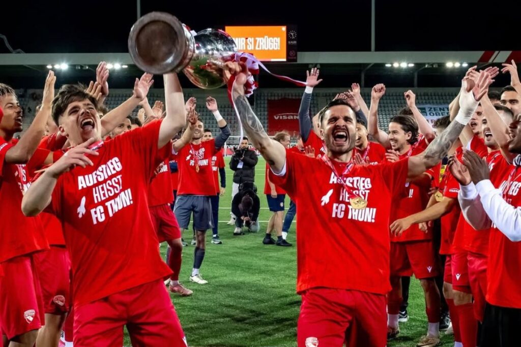 The FC Thun team celebrating their 2024/25 Swiss Challenge League win.
